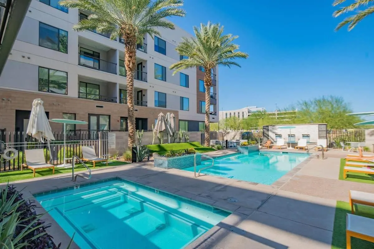 Beautiful 1Bd - Pool, Gym, Parking, W-D - Sleeps 4 Apartment Tempe 0*,  United States