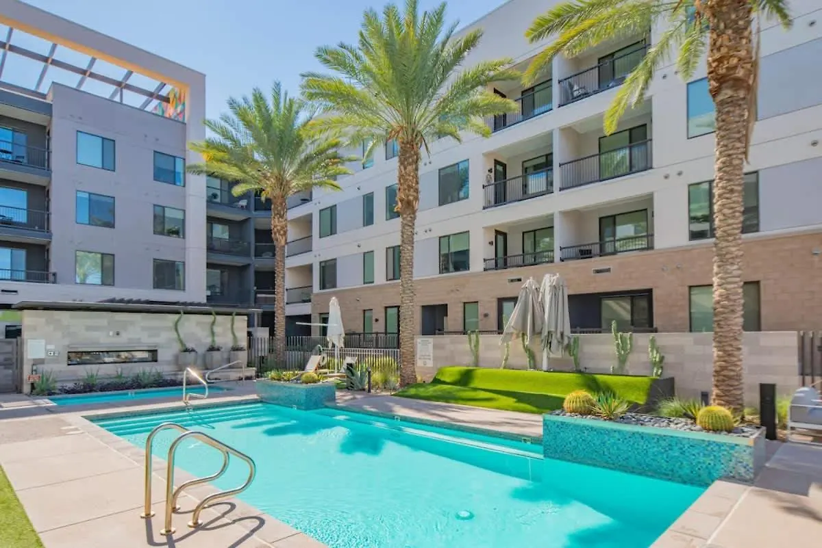 Beautiful 1Bd - Pool, Gym, Parking, W-D - Sleeps 4 Apartment Tempe