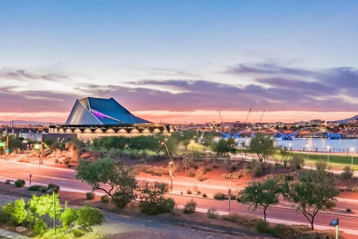 Beautiful 1Bd - Pool, Gym, Parking, W-D - Sleeps 4 Apartment Tempe United States